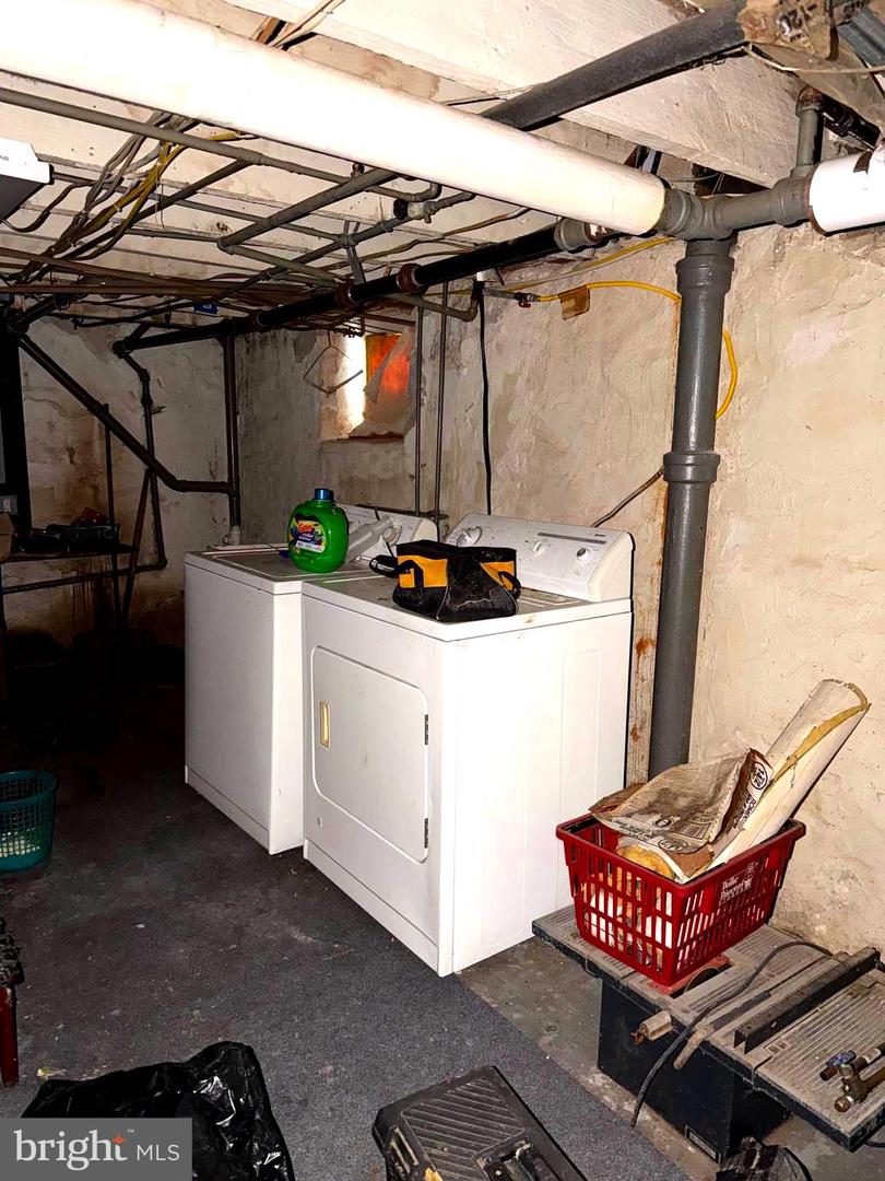 1028 Lafayette St Property Photo 4
