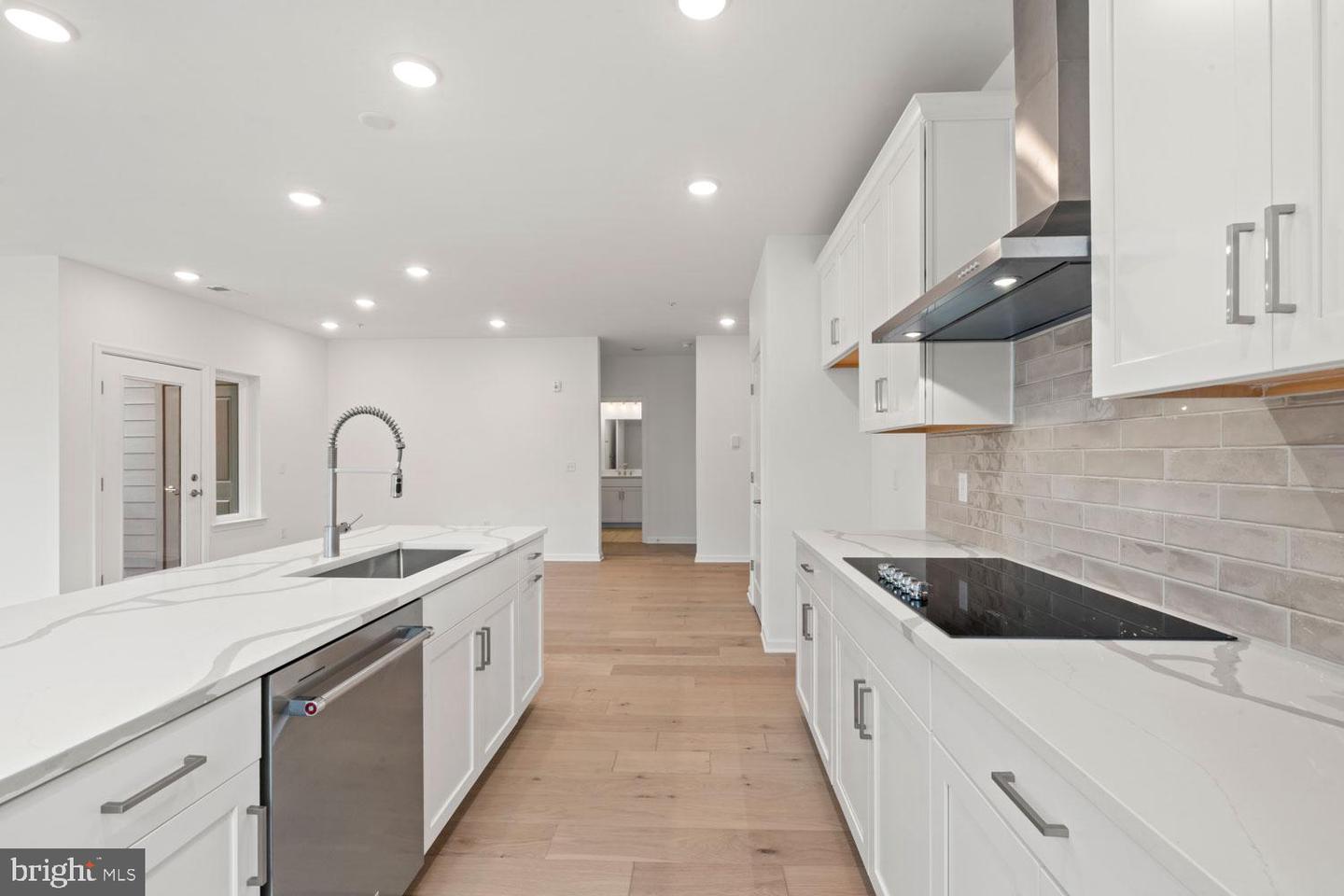 421 Washington St #108 Lewis Property Photo 5