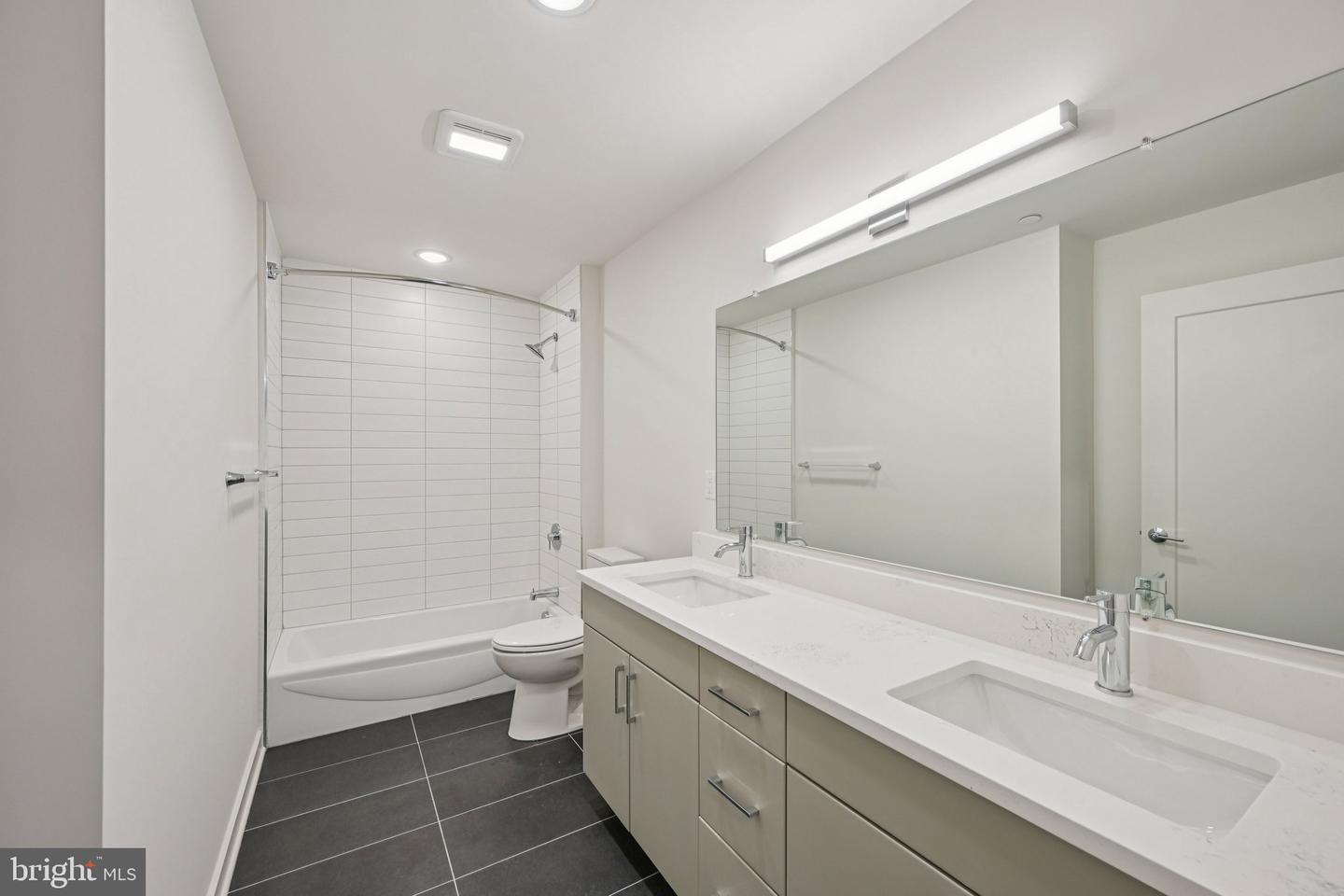 23 Rock Hill Rd #210 Property Photo 5