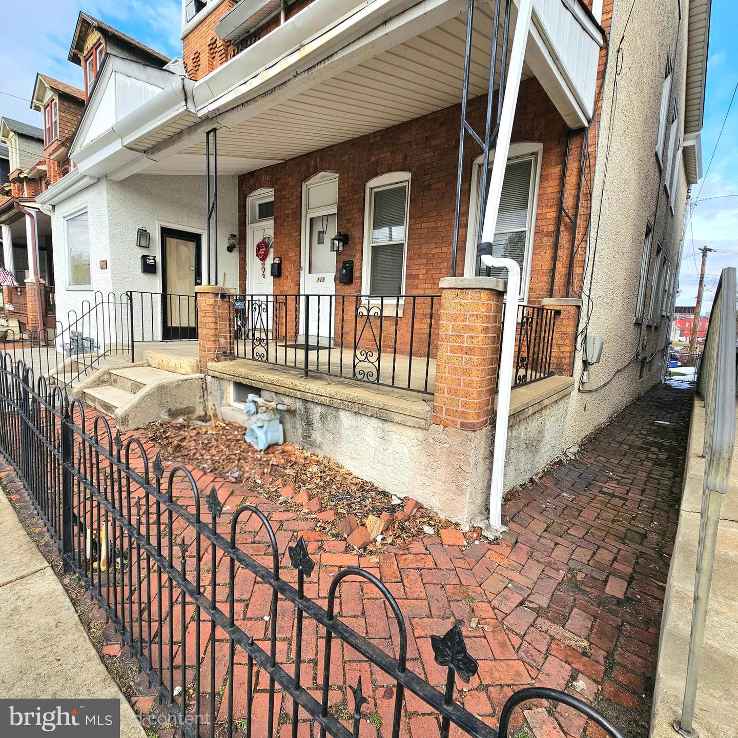 115 W 4th St Property Photo 4