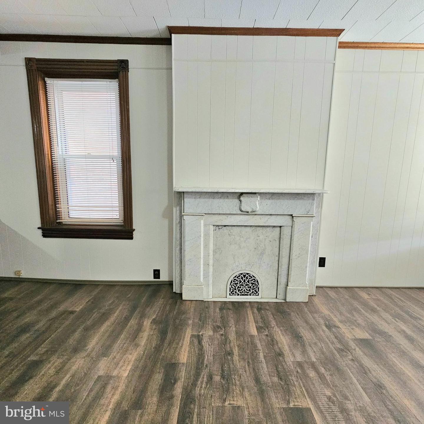 115 W 4th St Property Photo 16