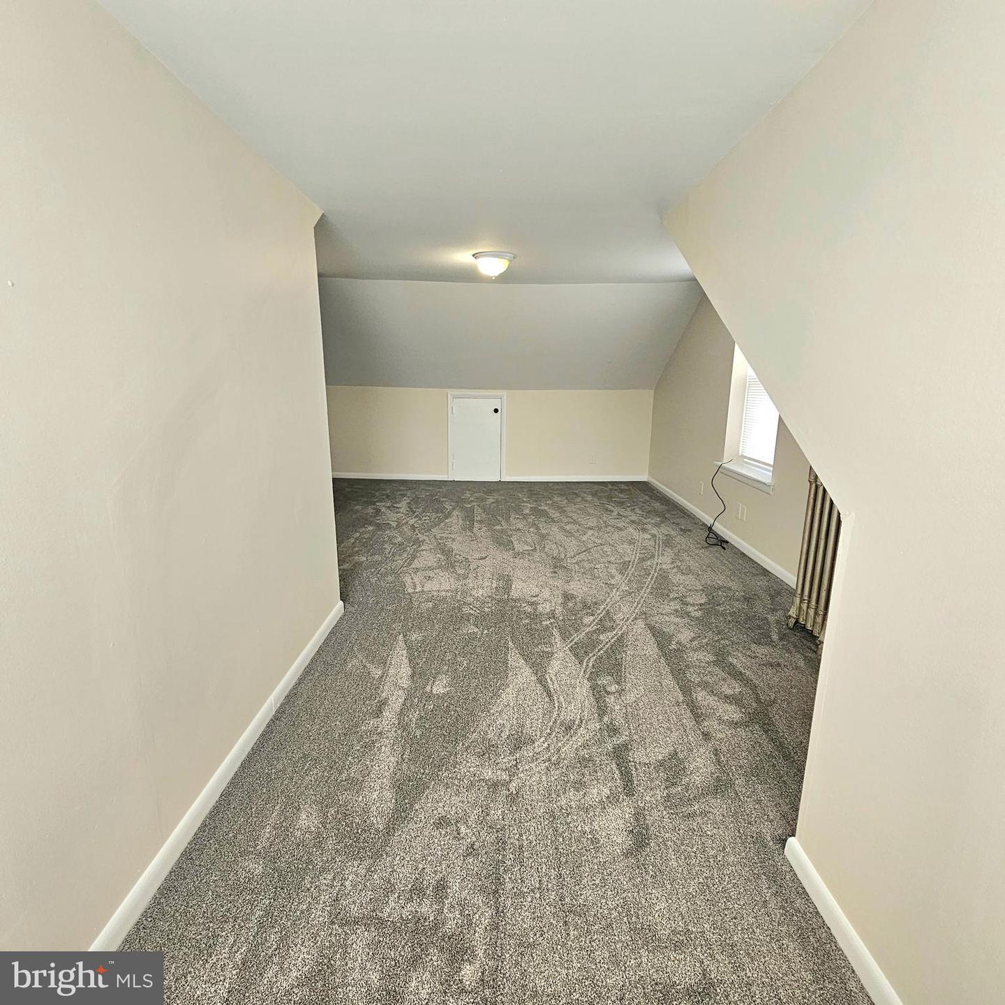 115 W 4th St Property Photo 44