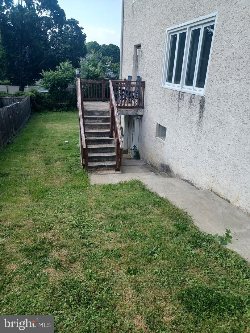 1572 Robinson Ave Property Photo 2