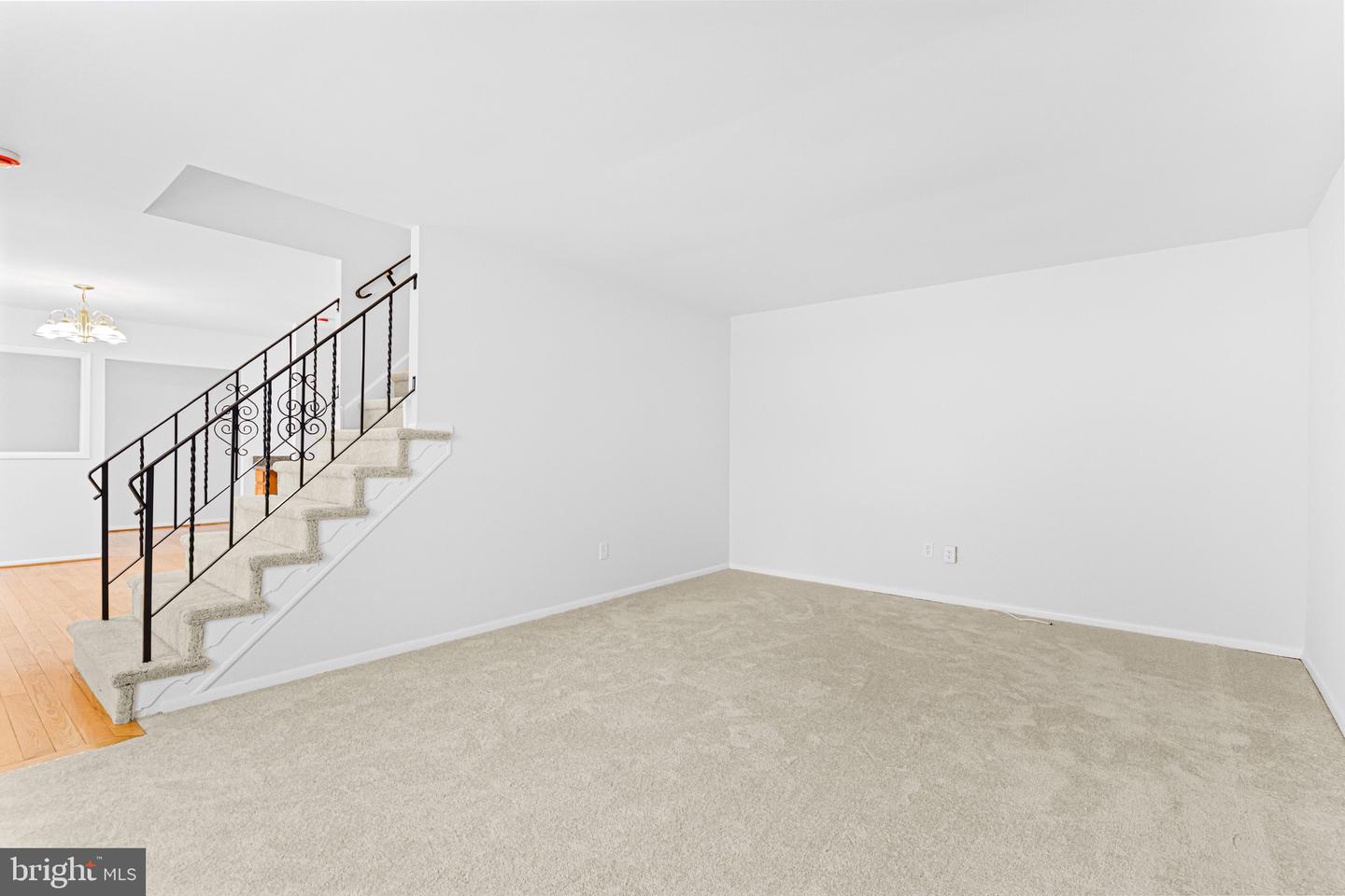 22 Fitzwatertown Rd #unit C-8 Property Photo 4