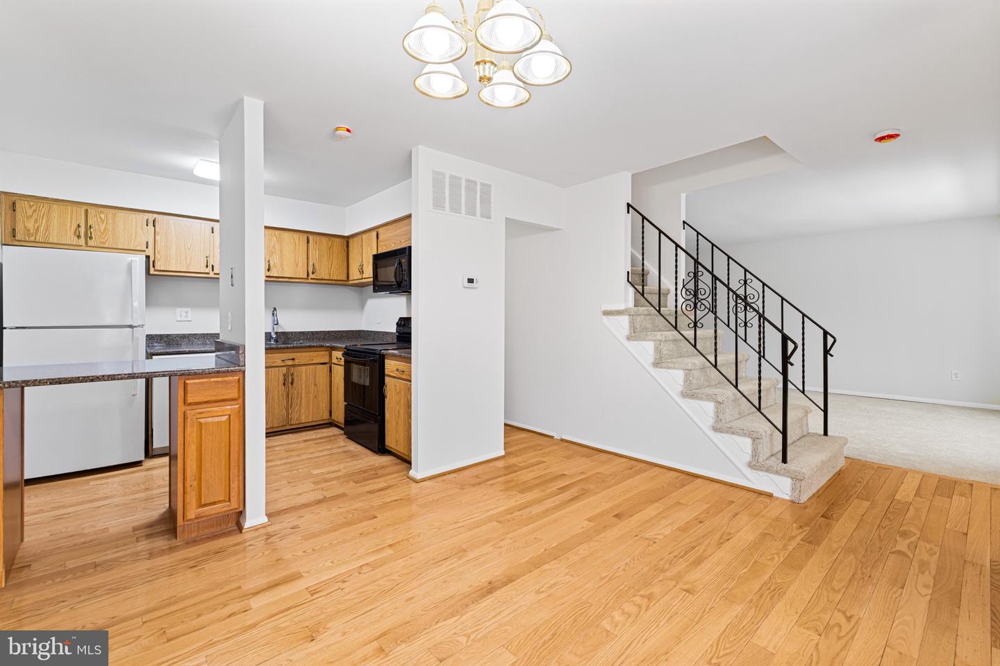 22 Fitzwatertown Rd #unit C-8 Property Photo 6