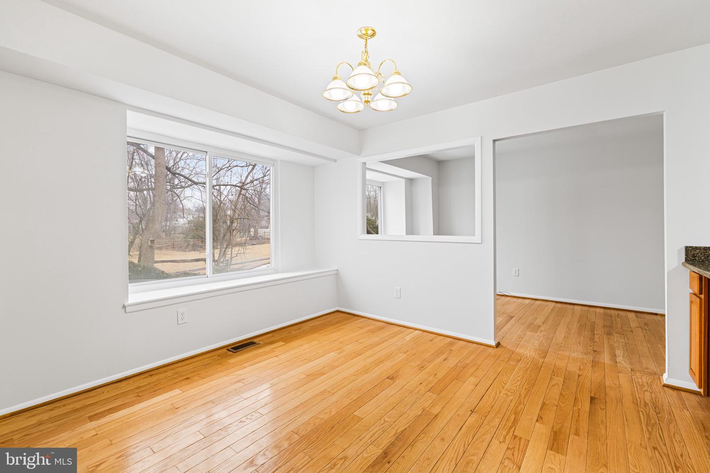 22 Fitzwatertown Rd #unit C-8 Property Photo 7