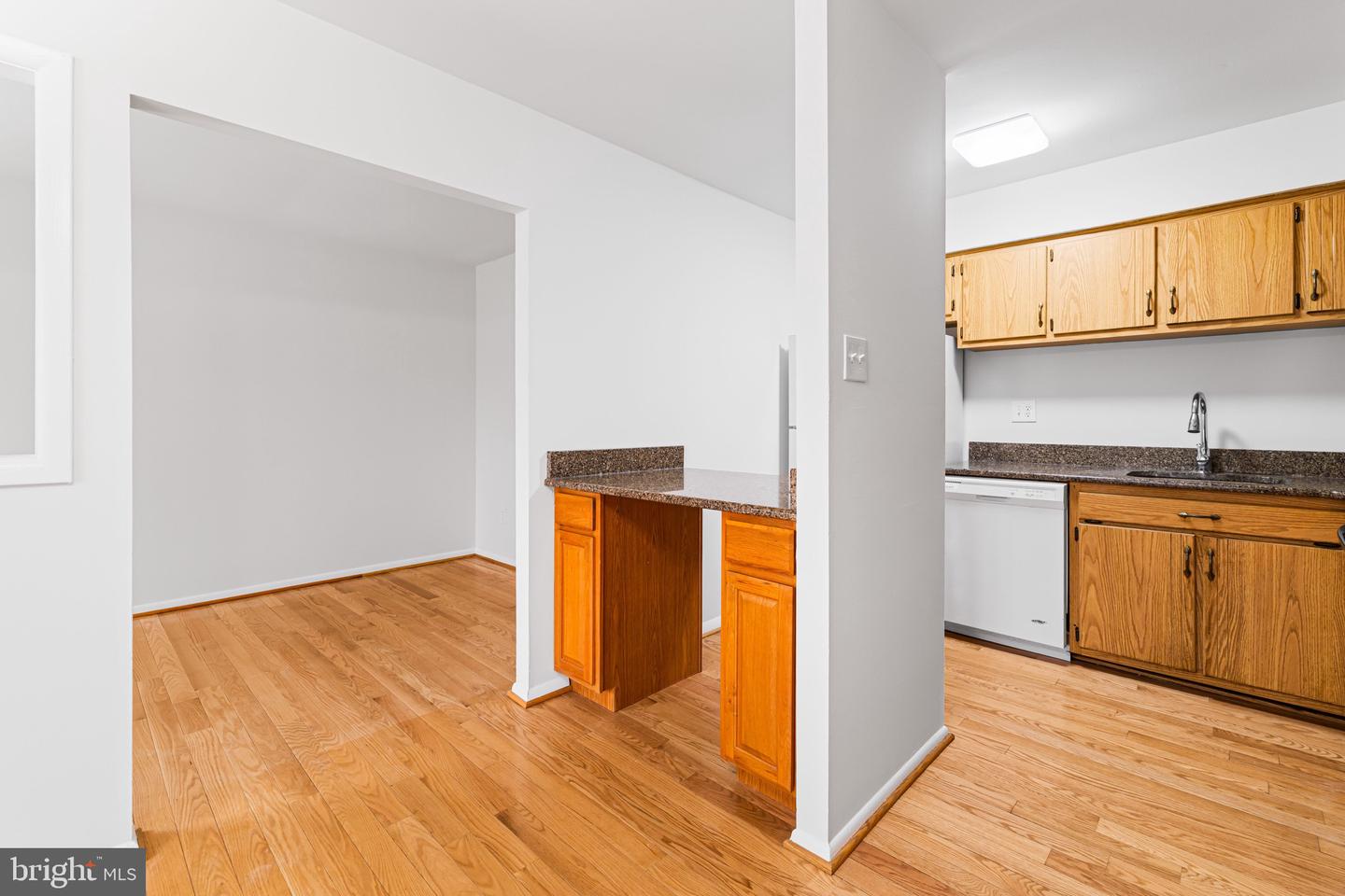 22 Fitzwatertown Rd #unit C-8 Property Photo 9