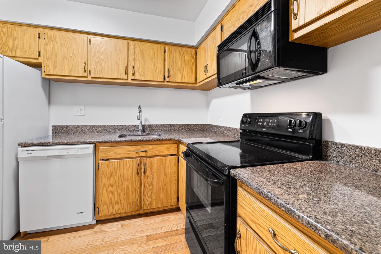 22 Fitzwatertown Rd #unit C-8 Property Photo 11