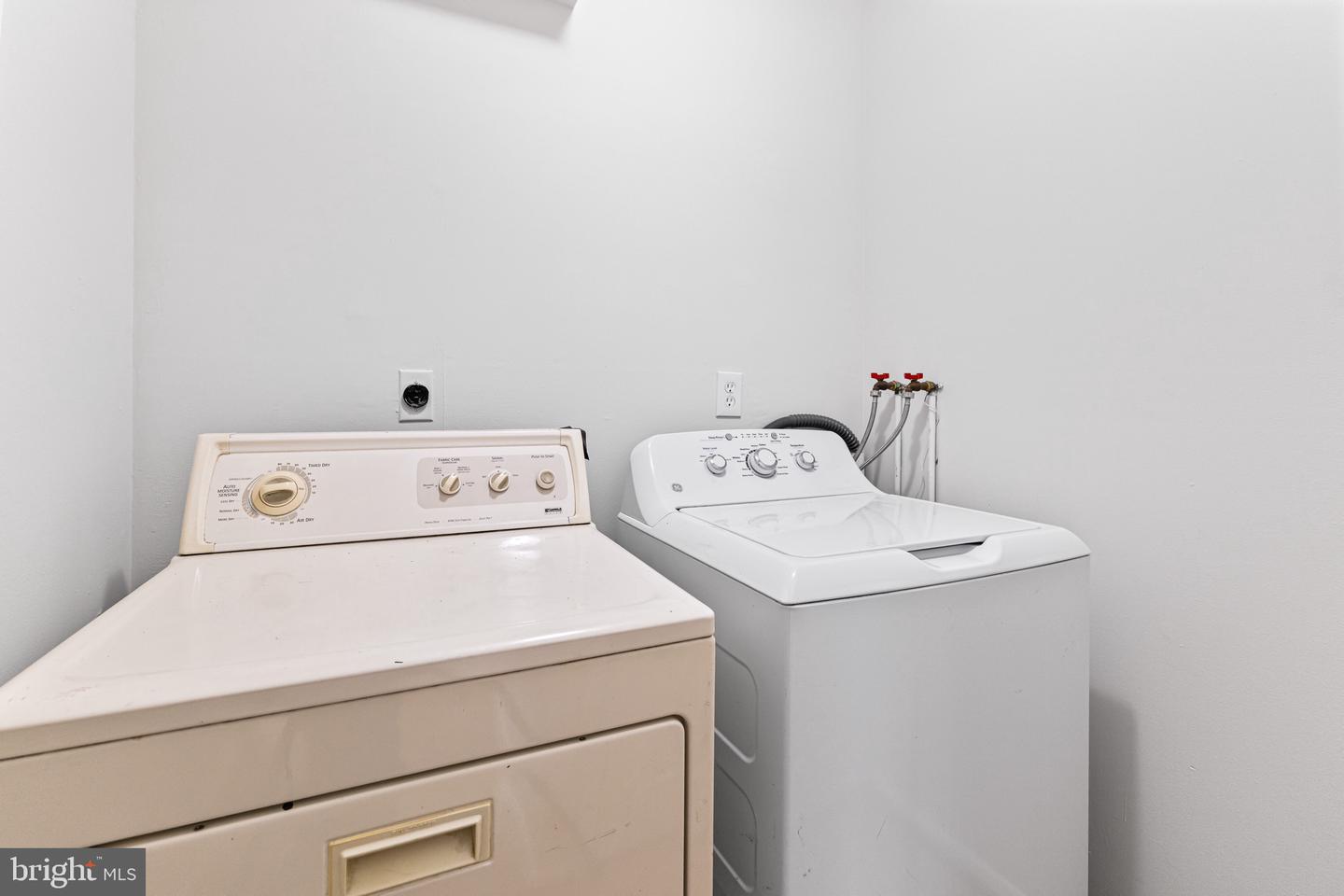 22 Fitzwatertown Rd #unit C-8 Property Photo 14