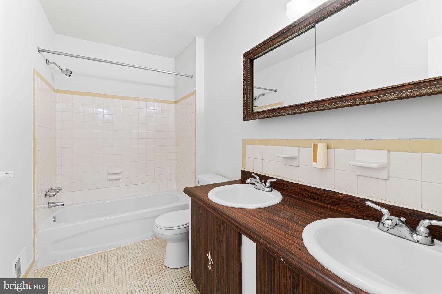 22 Fitzwatertown Rd #unit C-8 Property Photo 21
