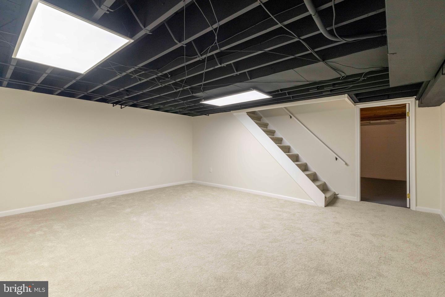 22 Fitzwatertown Rd #unit C-8 Property Photo 24