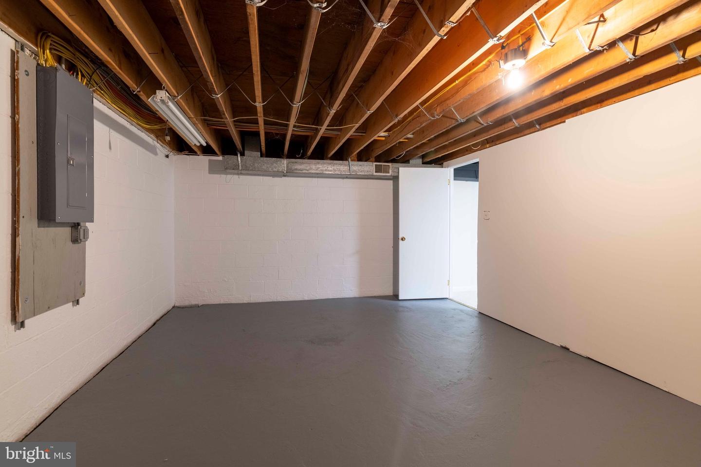 22 Fitzwatertown Rd #unit C-8 Property Photo 25