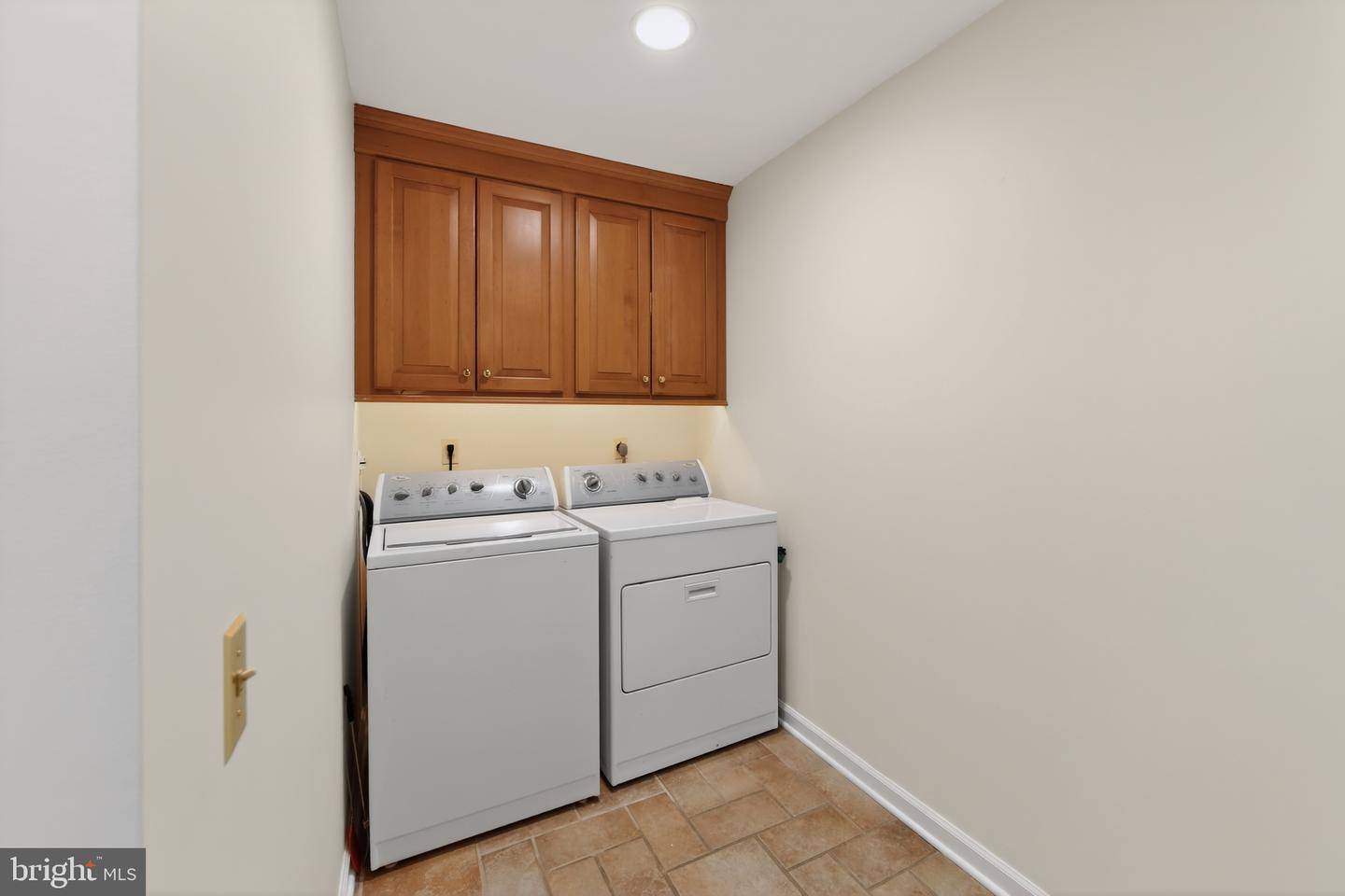 2119 County Line Rd Property Photo 16