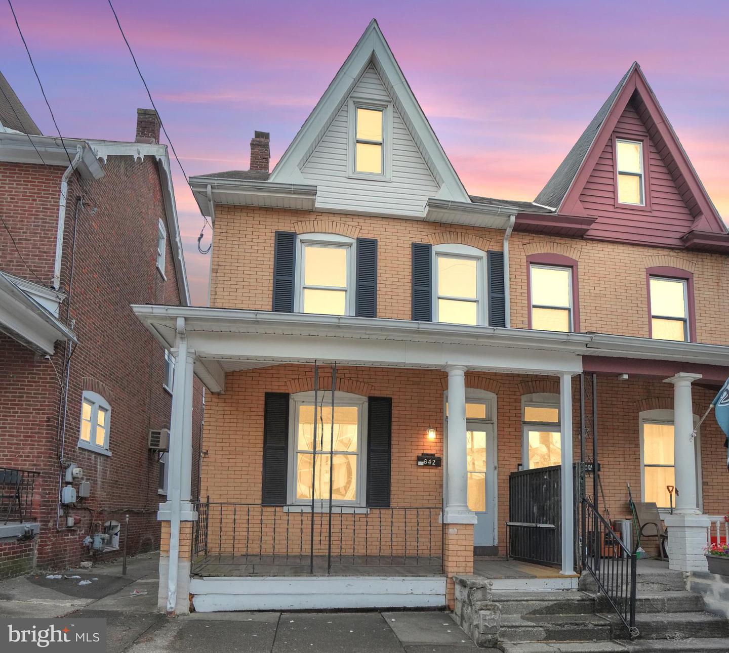 642 WALNUT ST Property Photo 1