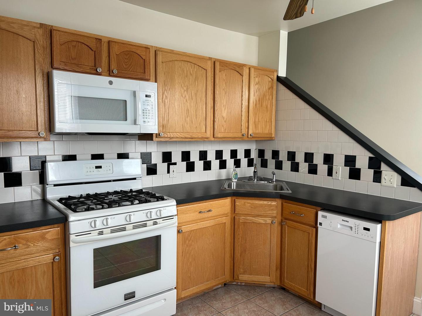 220 Ryers Ave Property Photo 2