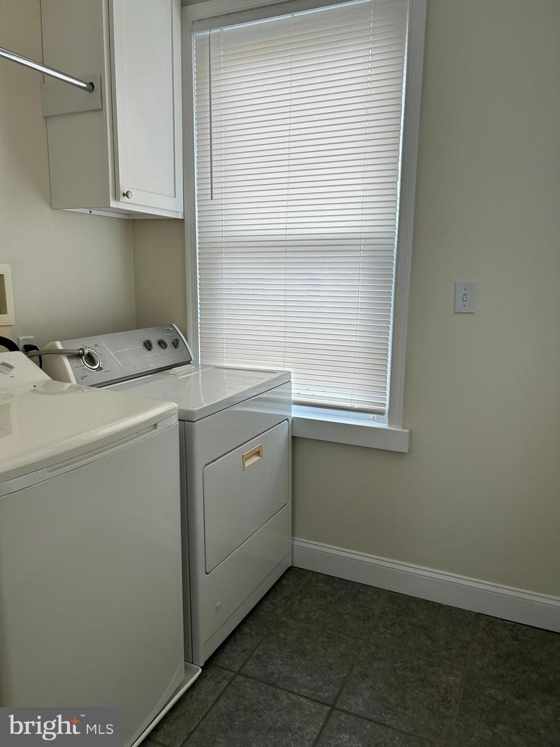 220 Ryers Ave Property Photo 8