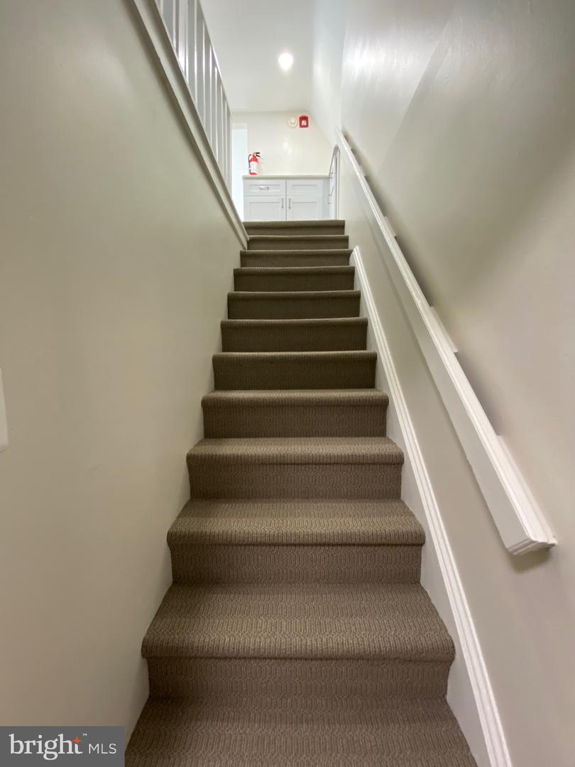 478 E Main St #penthouse 3rd Floor Property Photo 3