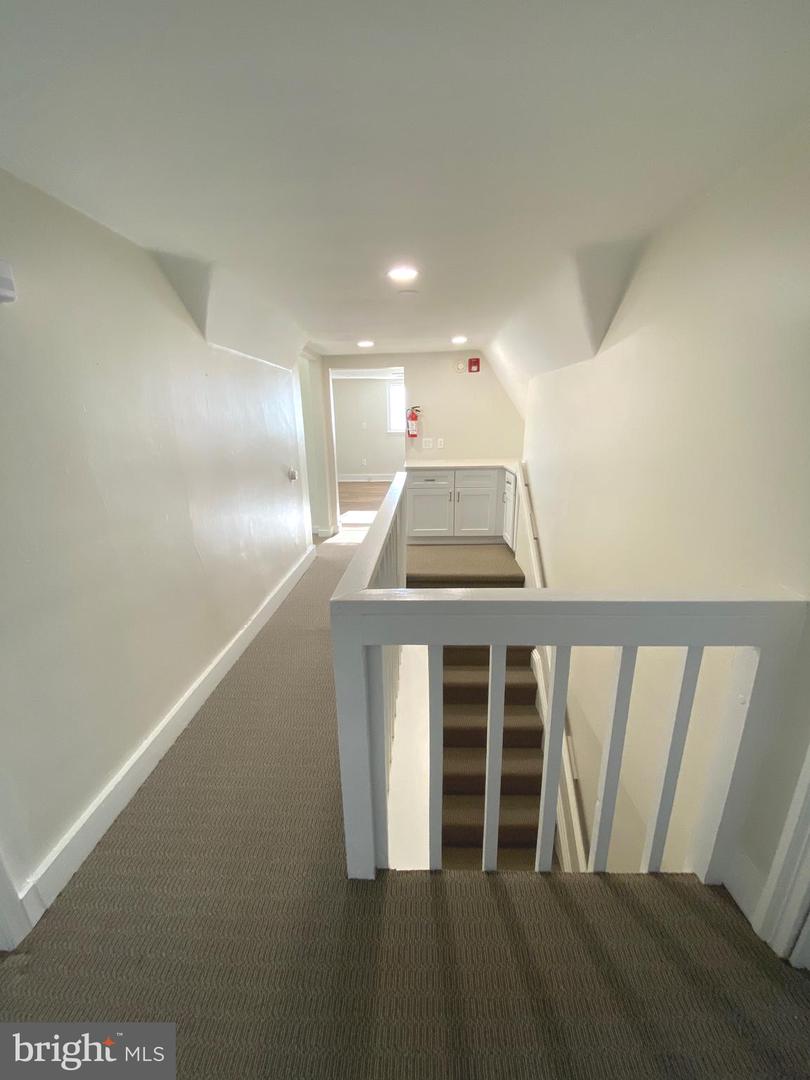 478 E Main St #penthouse 3rd Floor Property Photo 4
