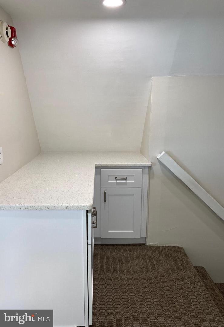 478 E Main St #penthouse 3rd Floor Property Photo 5