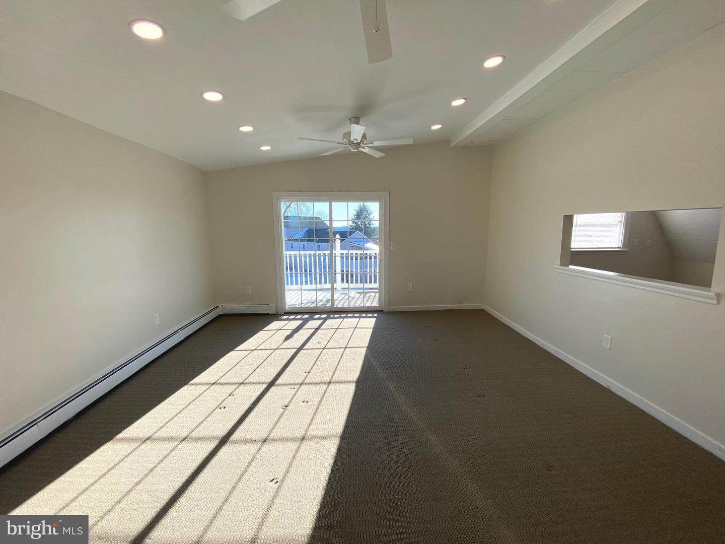 478 E Main St #penthouse 3rd Floor Property Photo 8