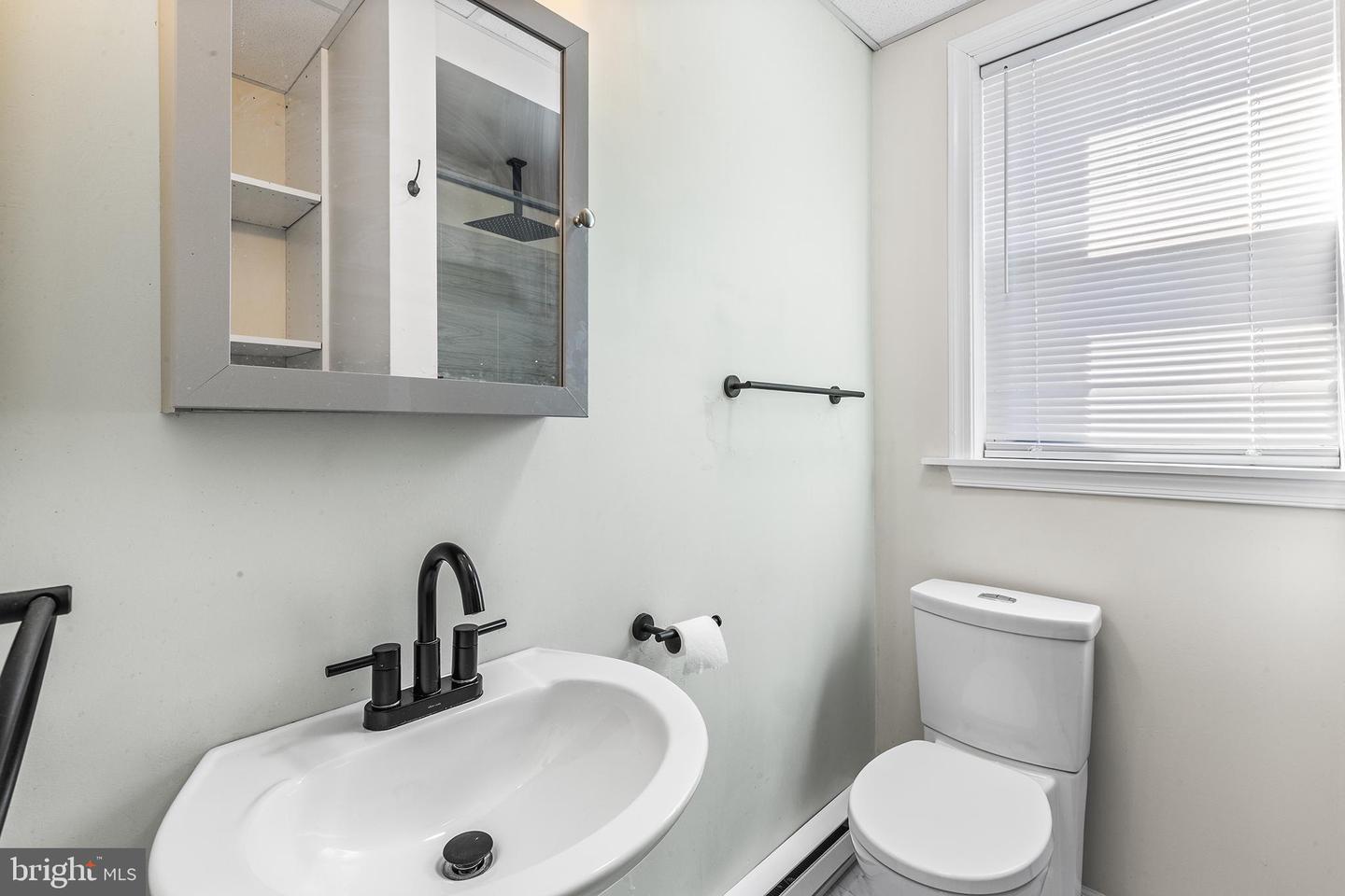 1001 W High St Property Photo 10