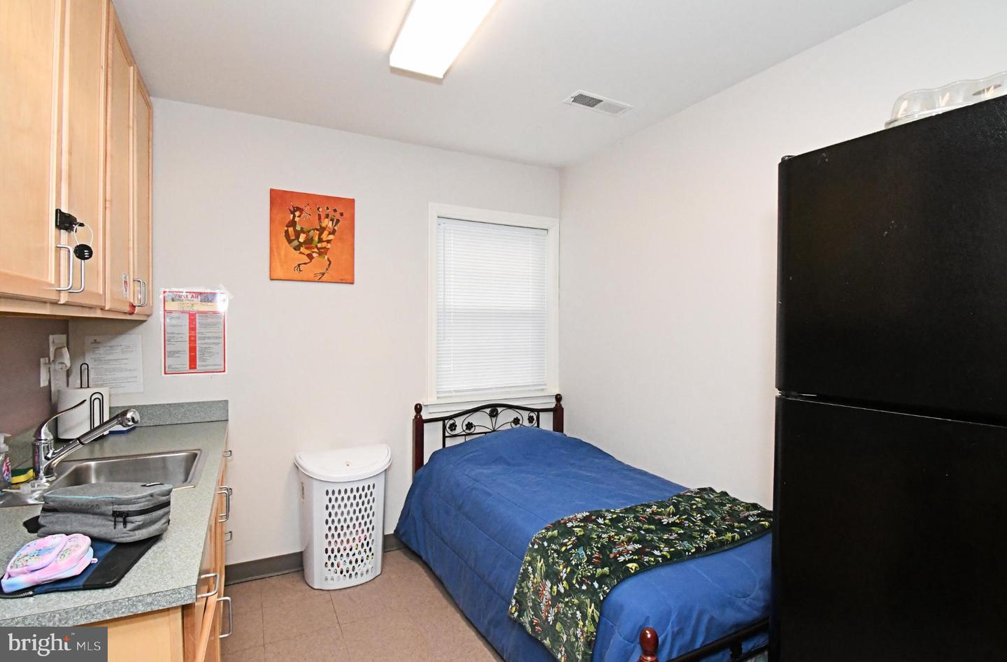 448 School Ln Property Photo 8