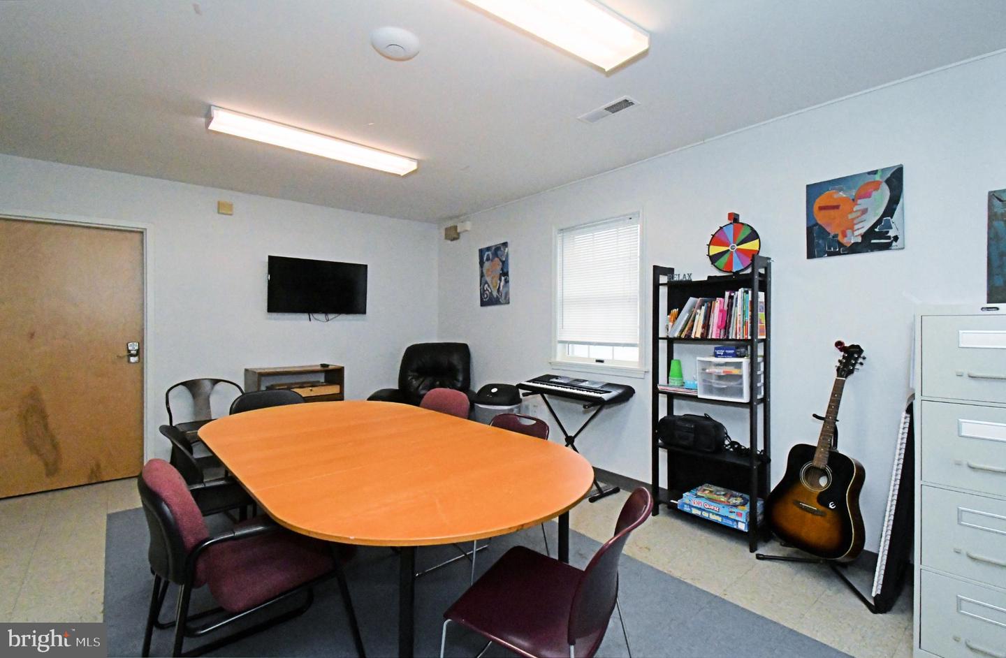 448 School Ln Property Photo 15