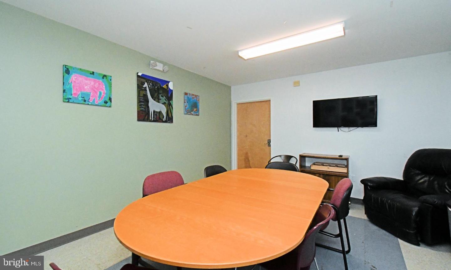 448 School Ln Property Photo 16