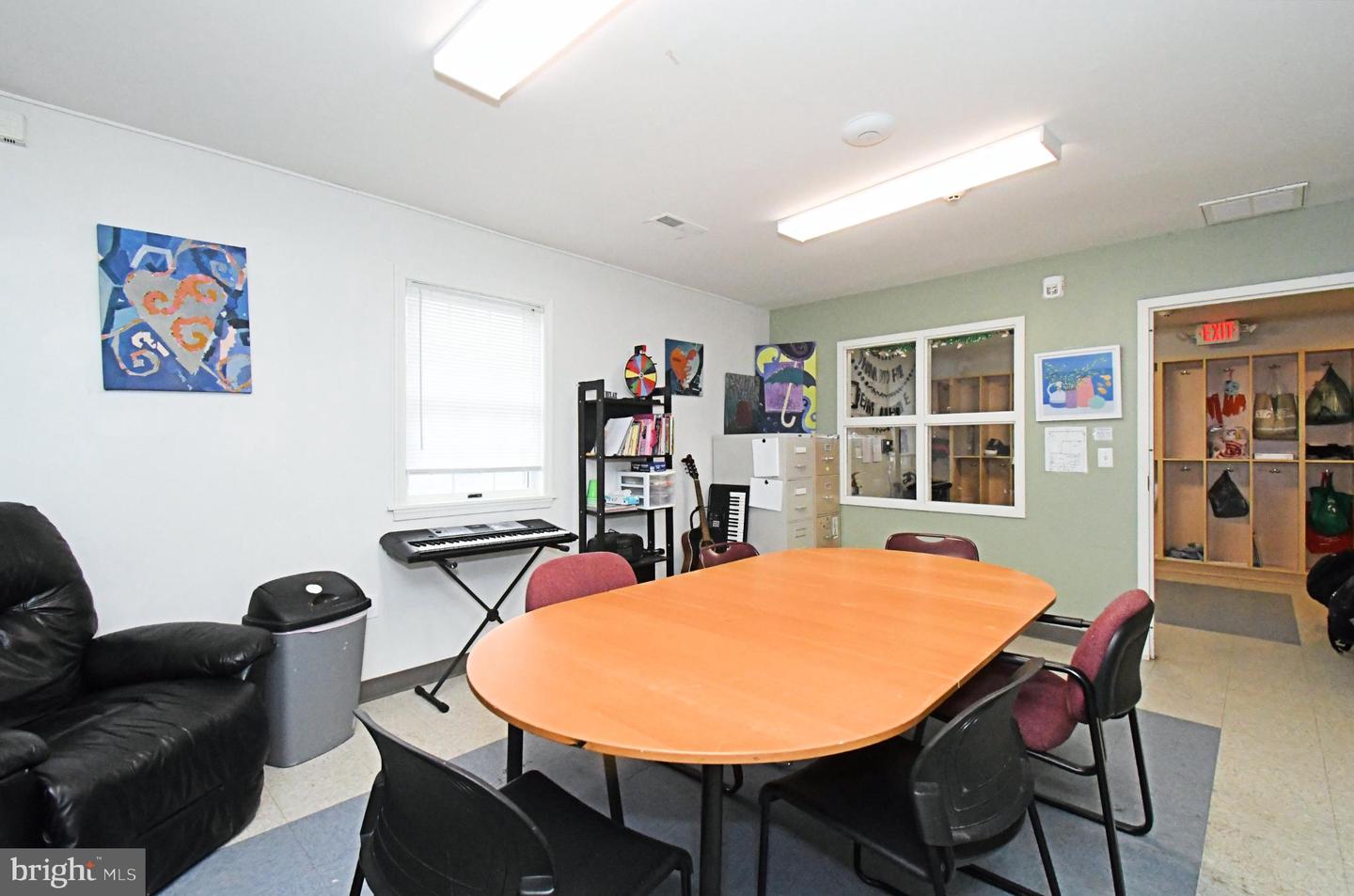 448 School Ln Property Photo 17