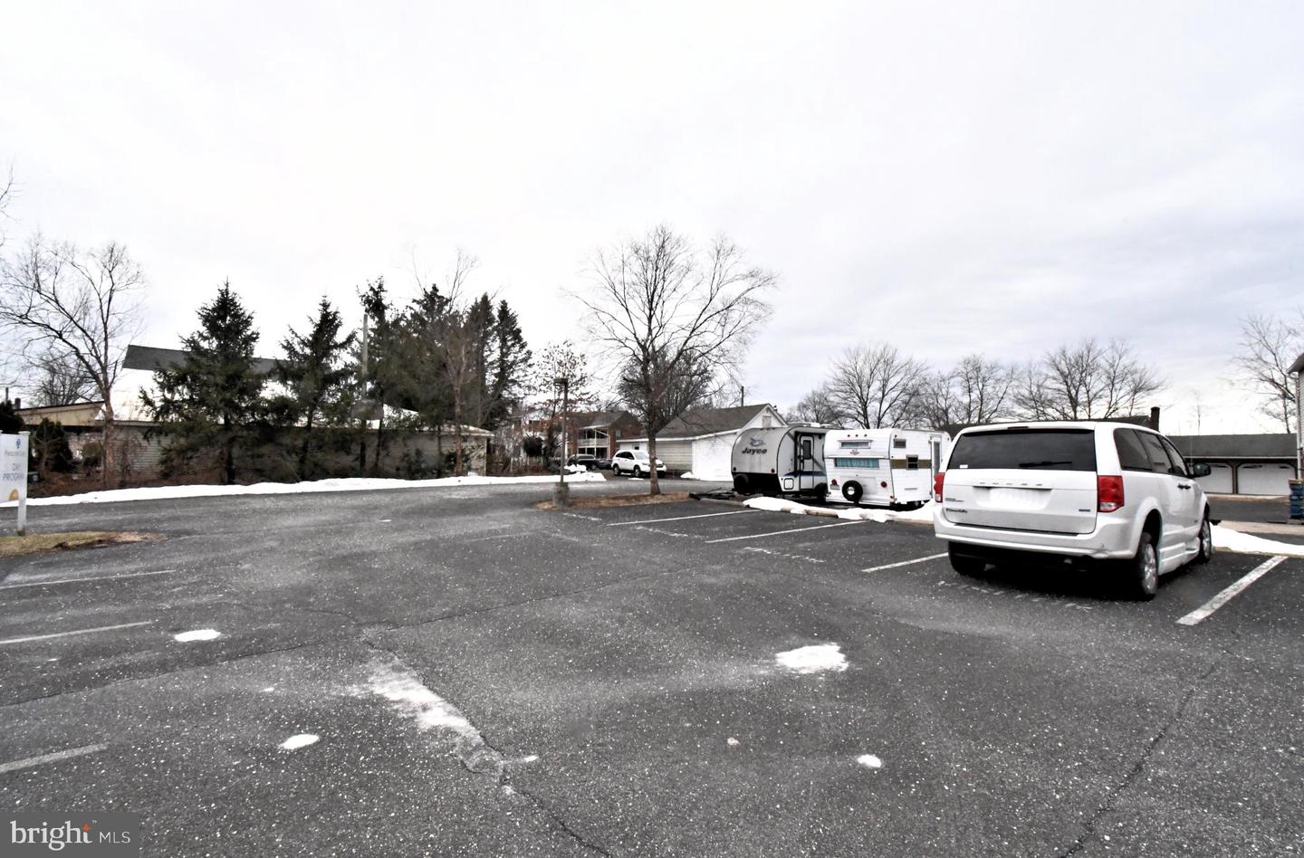 448 School Ln Property Photo 18