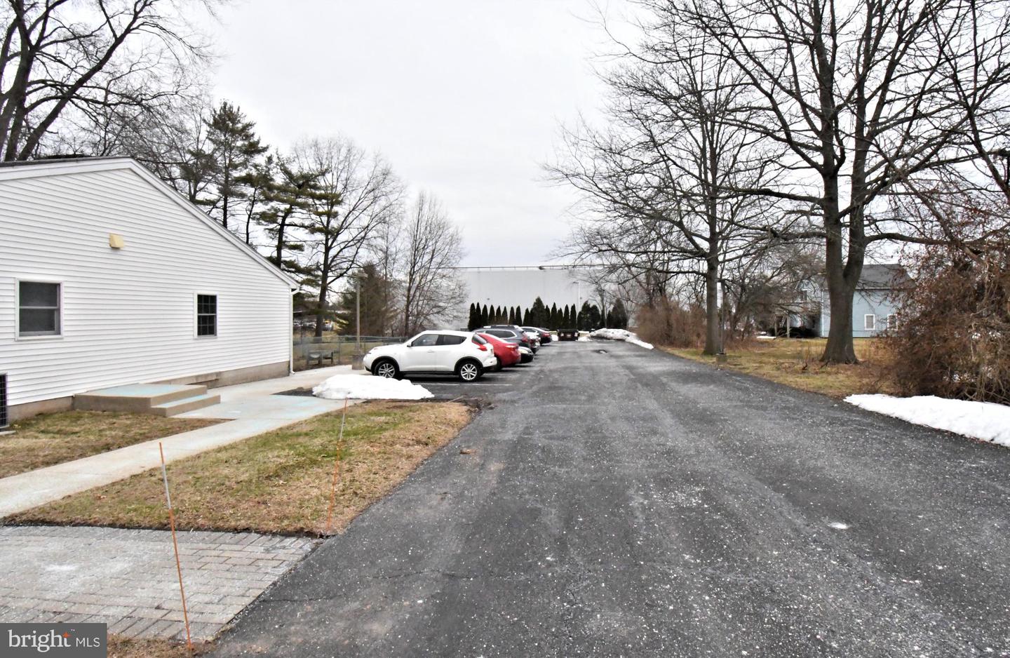 448 School Ln Property Photo 21