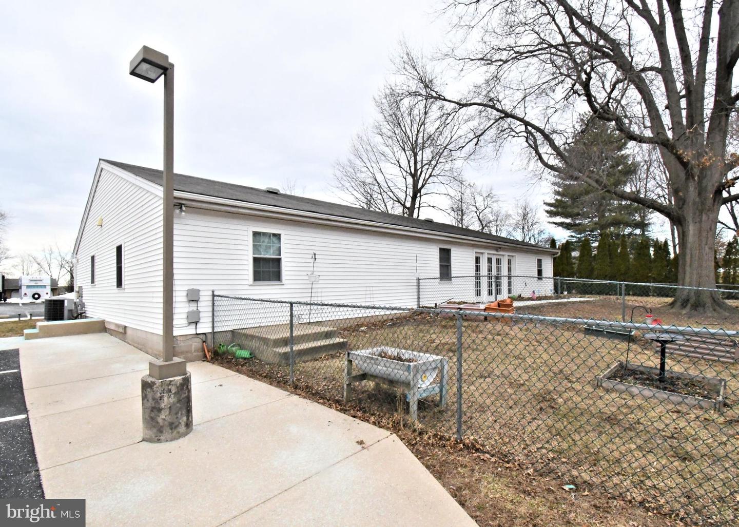 448 School Ln Property Photo 22