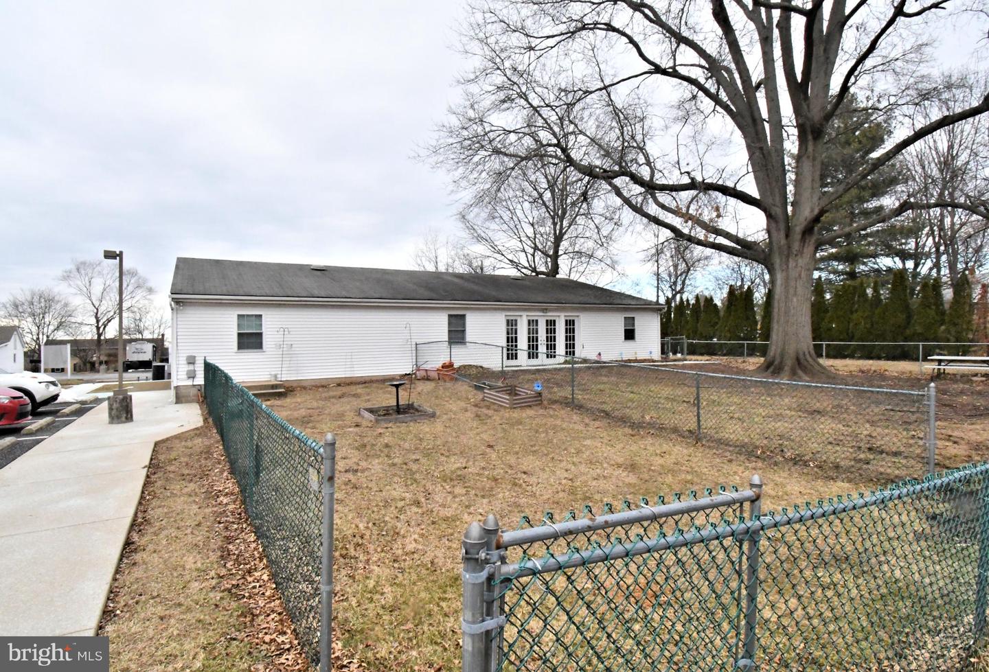 448 School Ln Property Photo 23