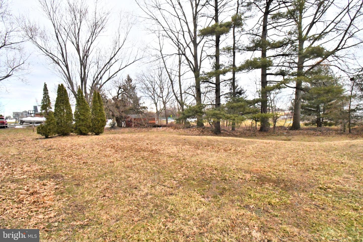 448 School Ln Property Photo 25
