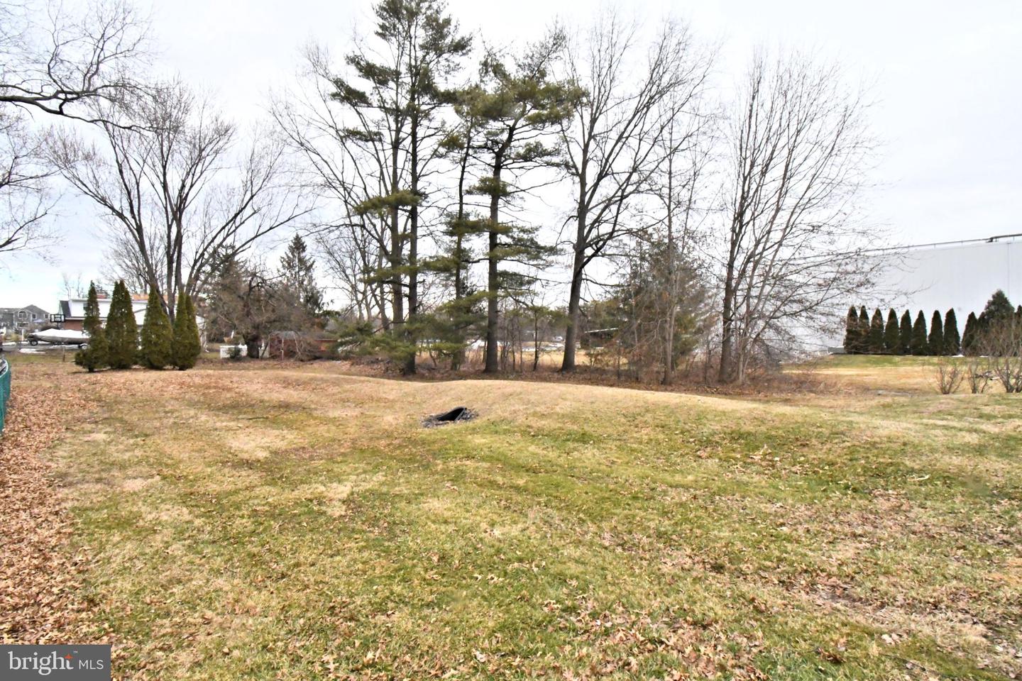 448 School Ln Property Photo 26