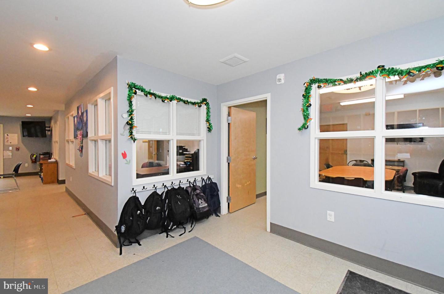 448 School Ln Property Photo 30