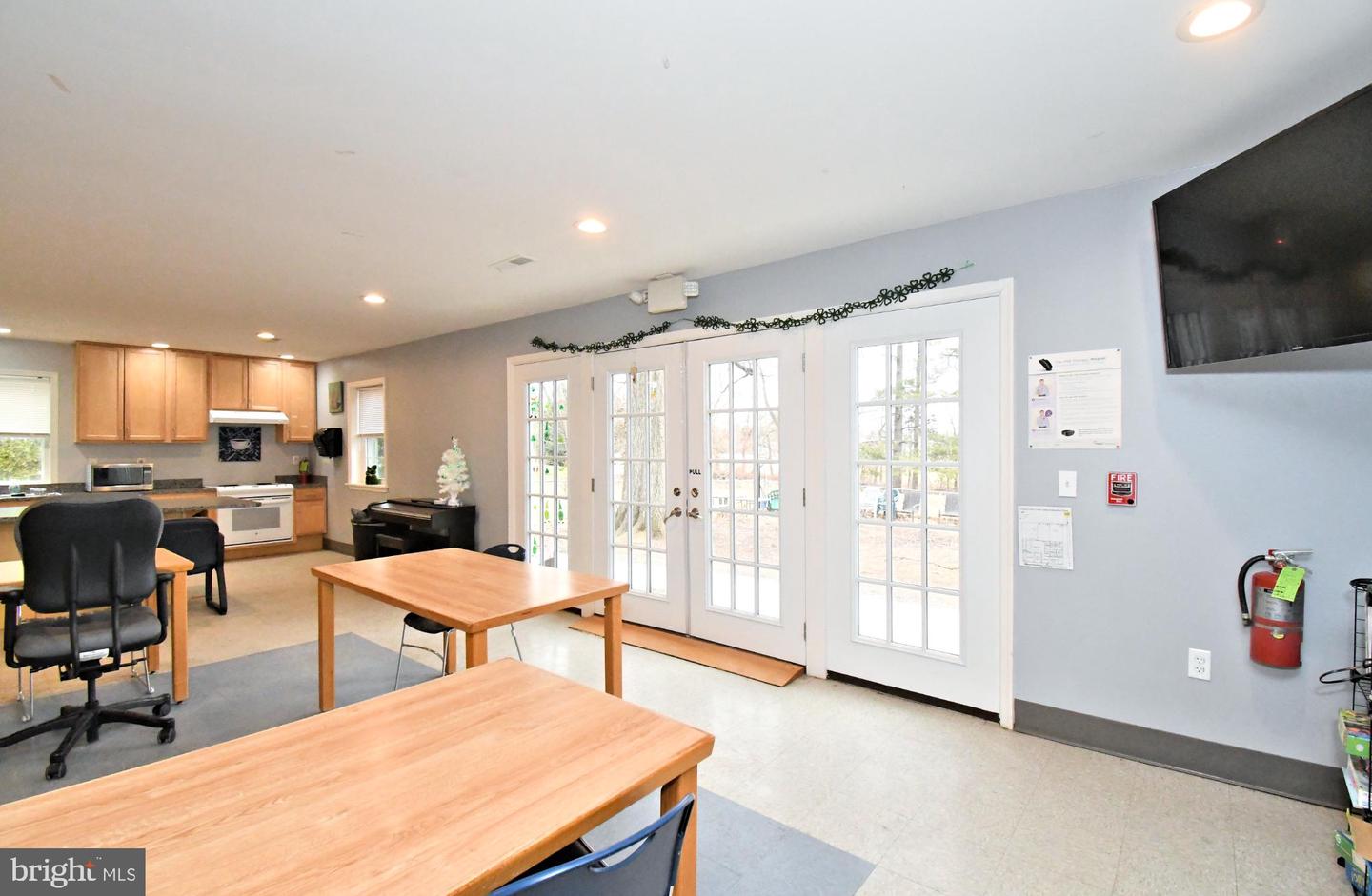 448 School Ln Property Photo 32