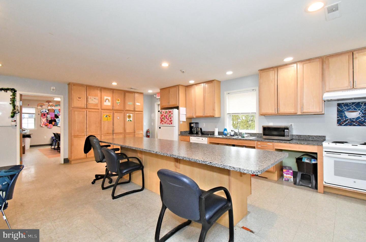 448 School Ln Property Photo 34