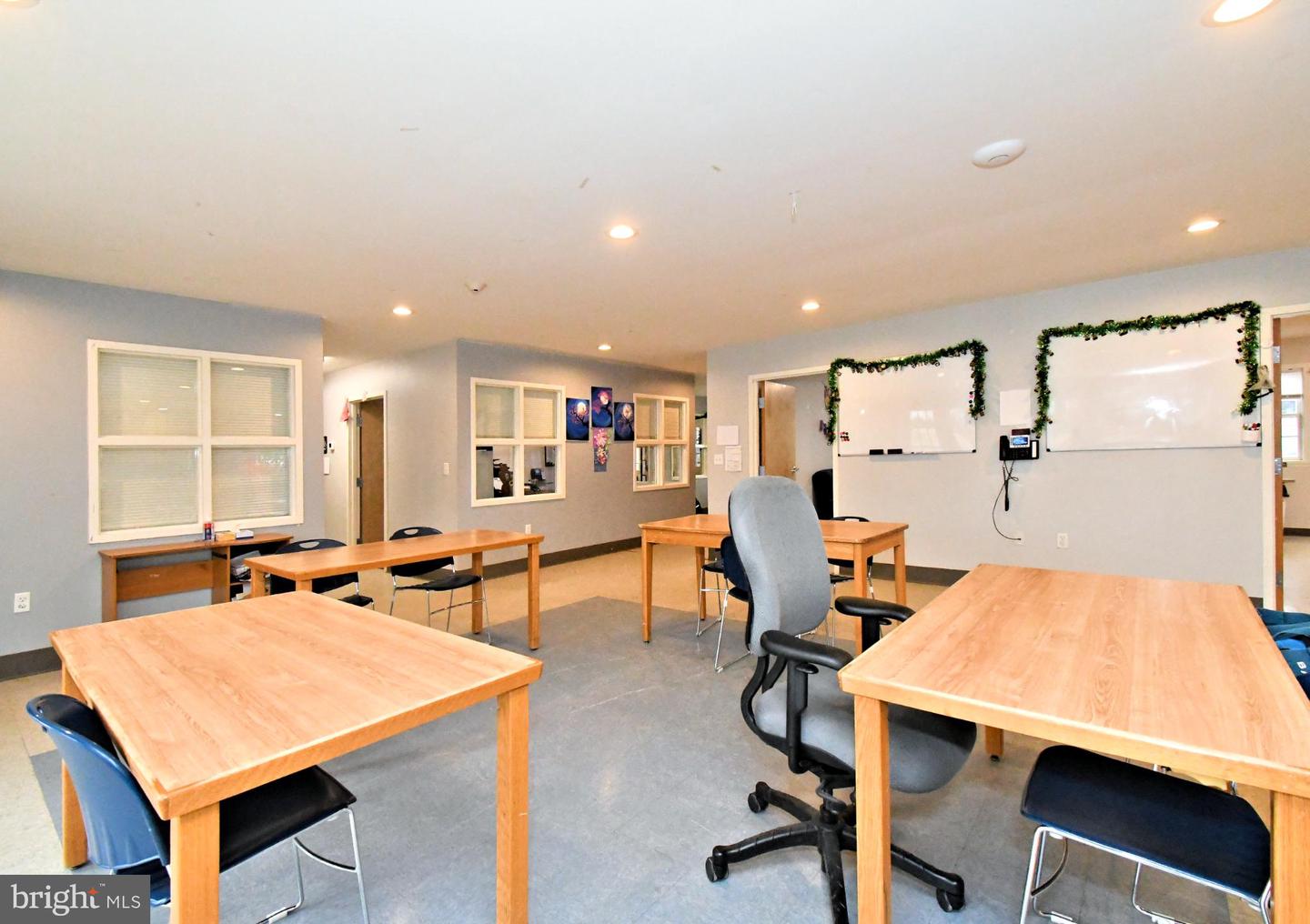 448 School Ln Property Photo 35