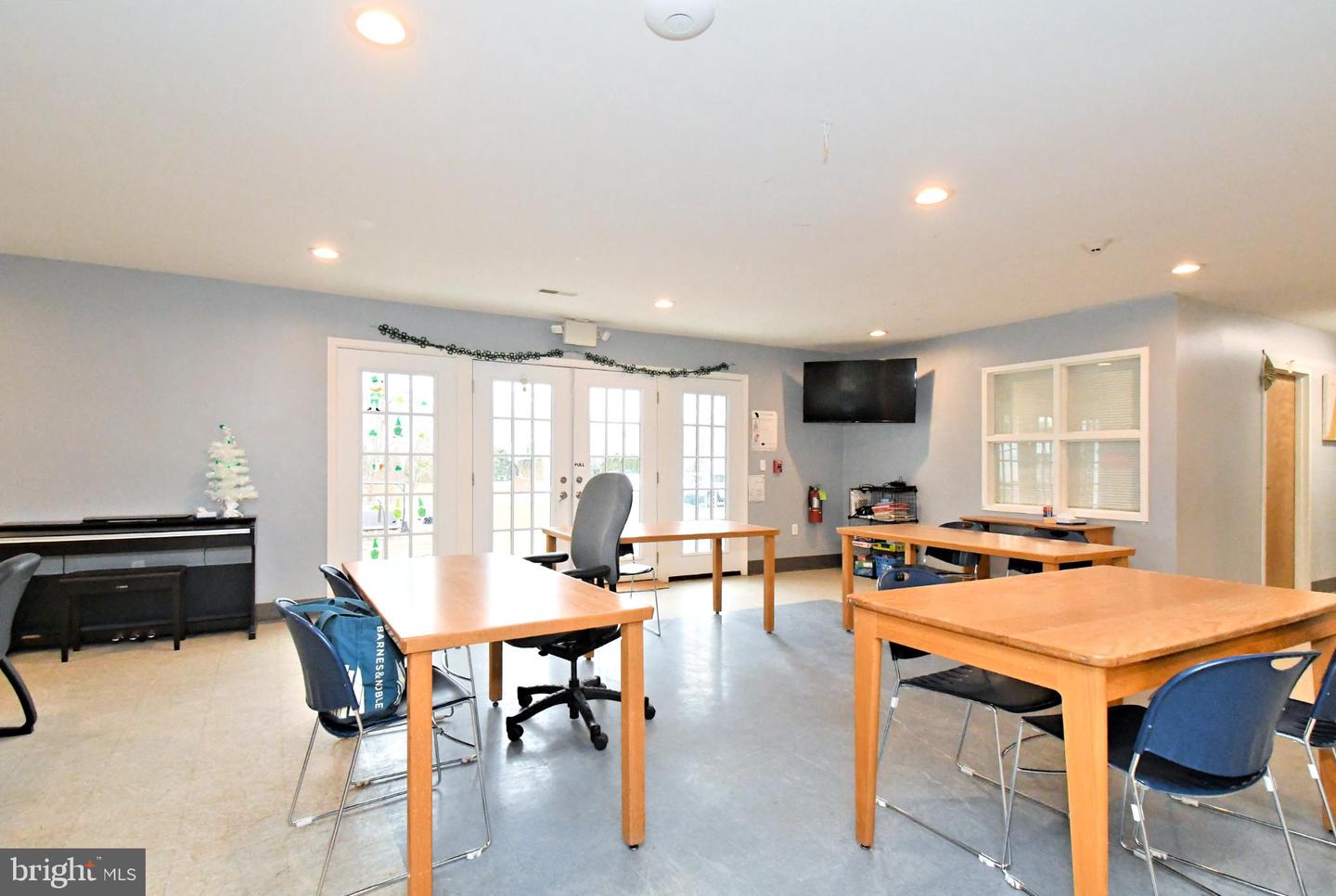 448 School Ln Property Photo 36