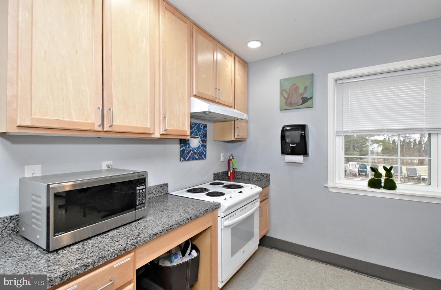 448 School Ln Property Photo 39