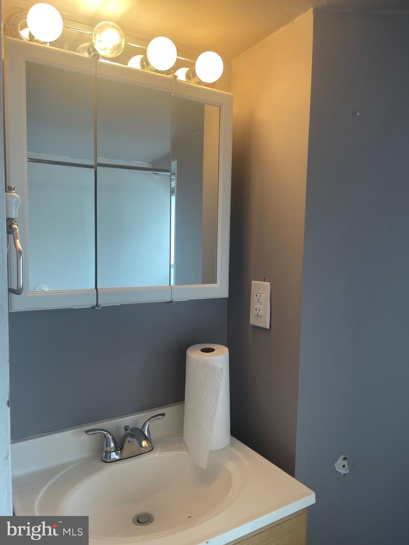 528-526-528 East Ave Property Photo 28