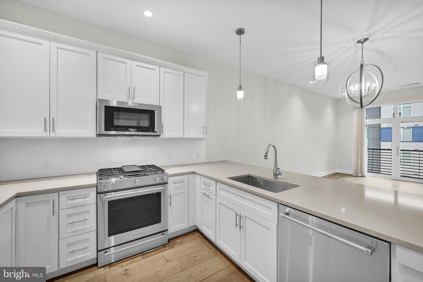 575 S Goddard Blvd #502 Property Photo 4