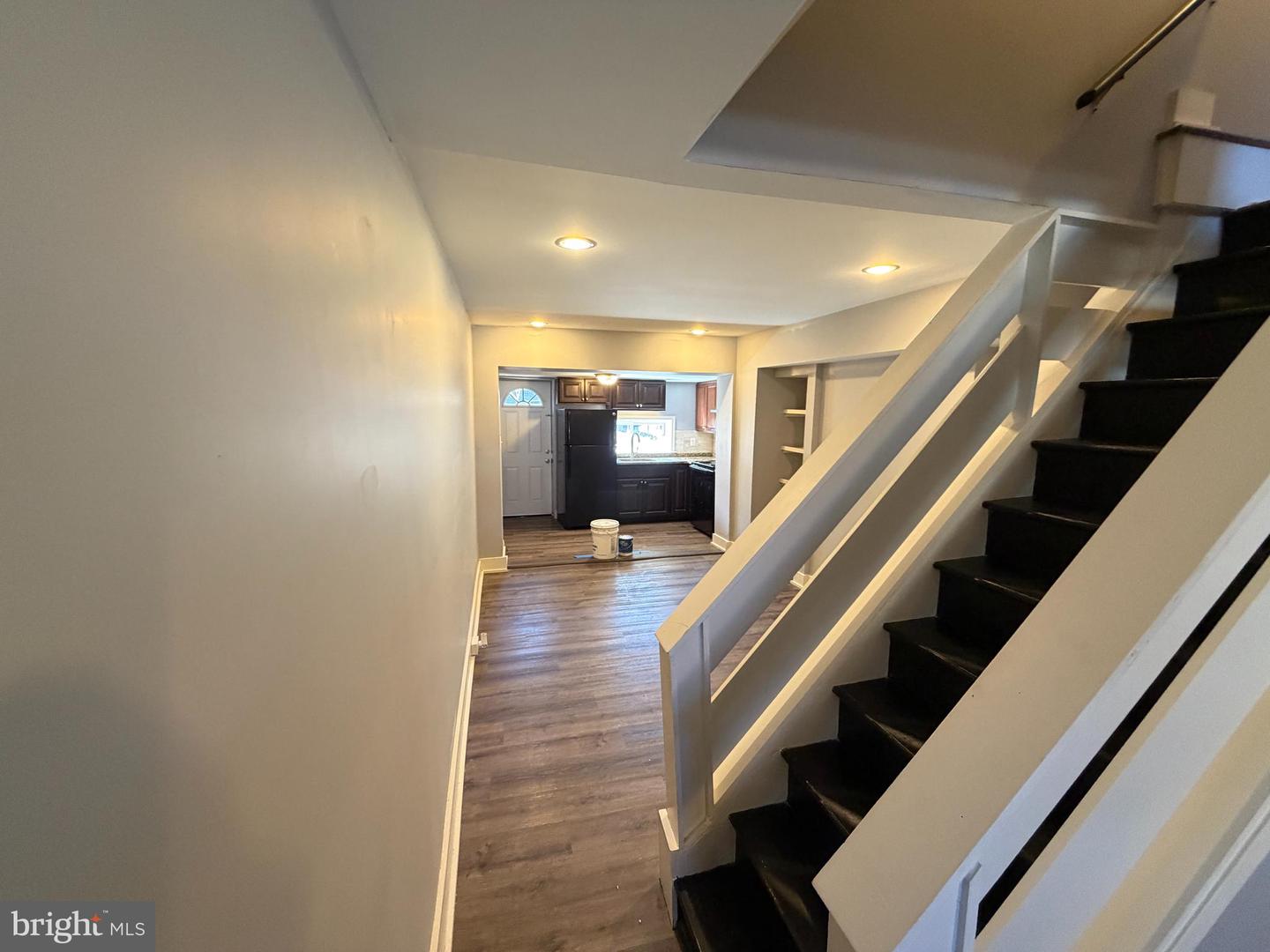 134 W Airy St Property Photo 2
