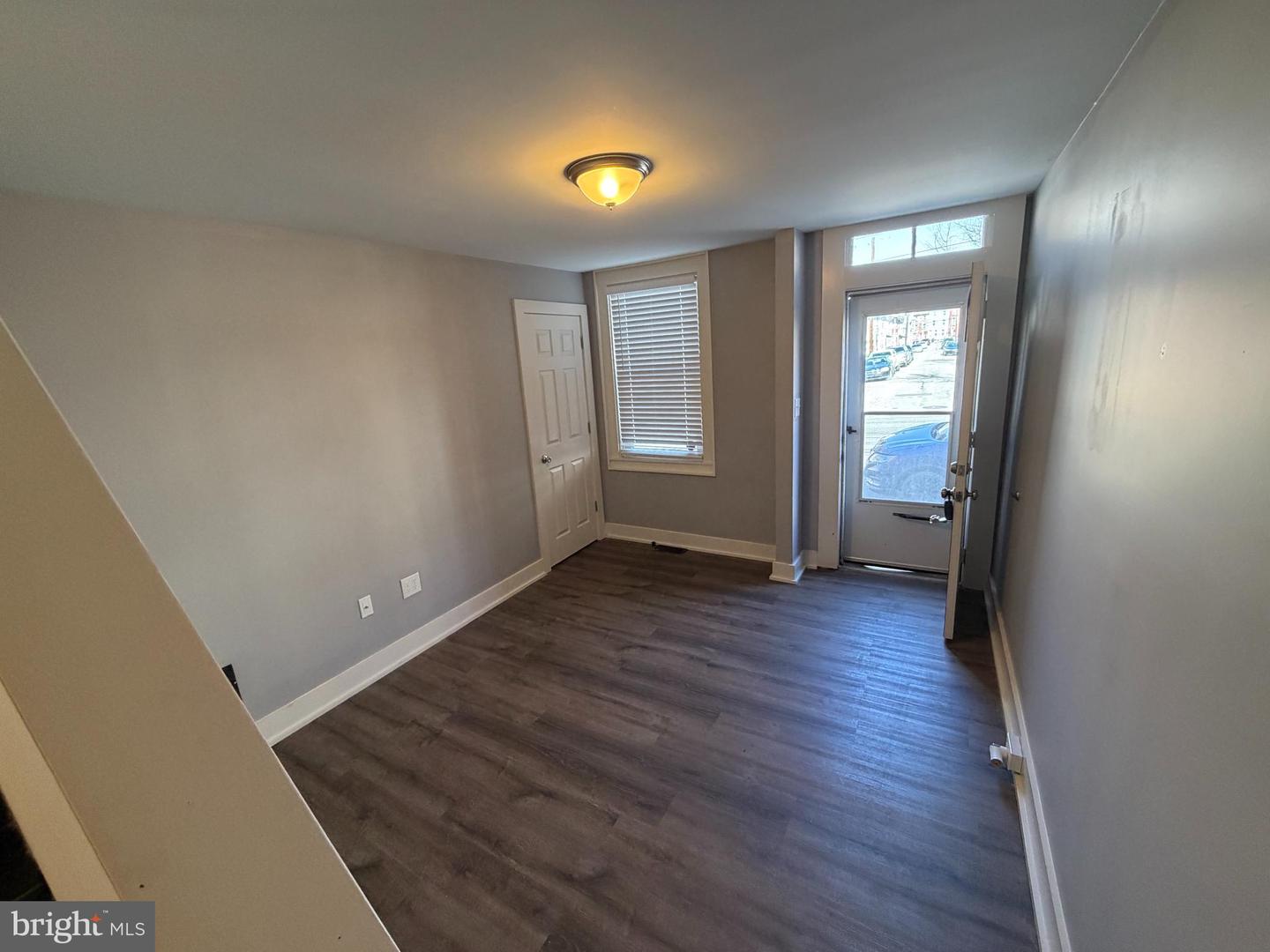 134 W Airy St Property Photo 6