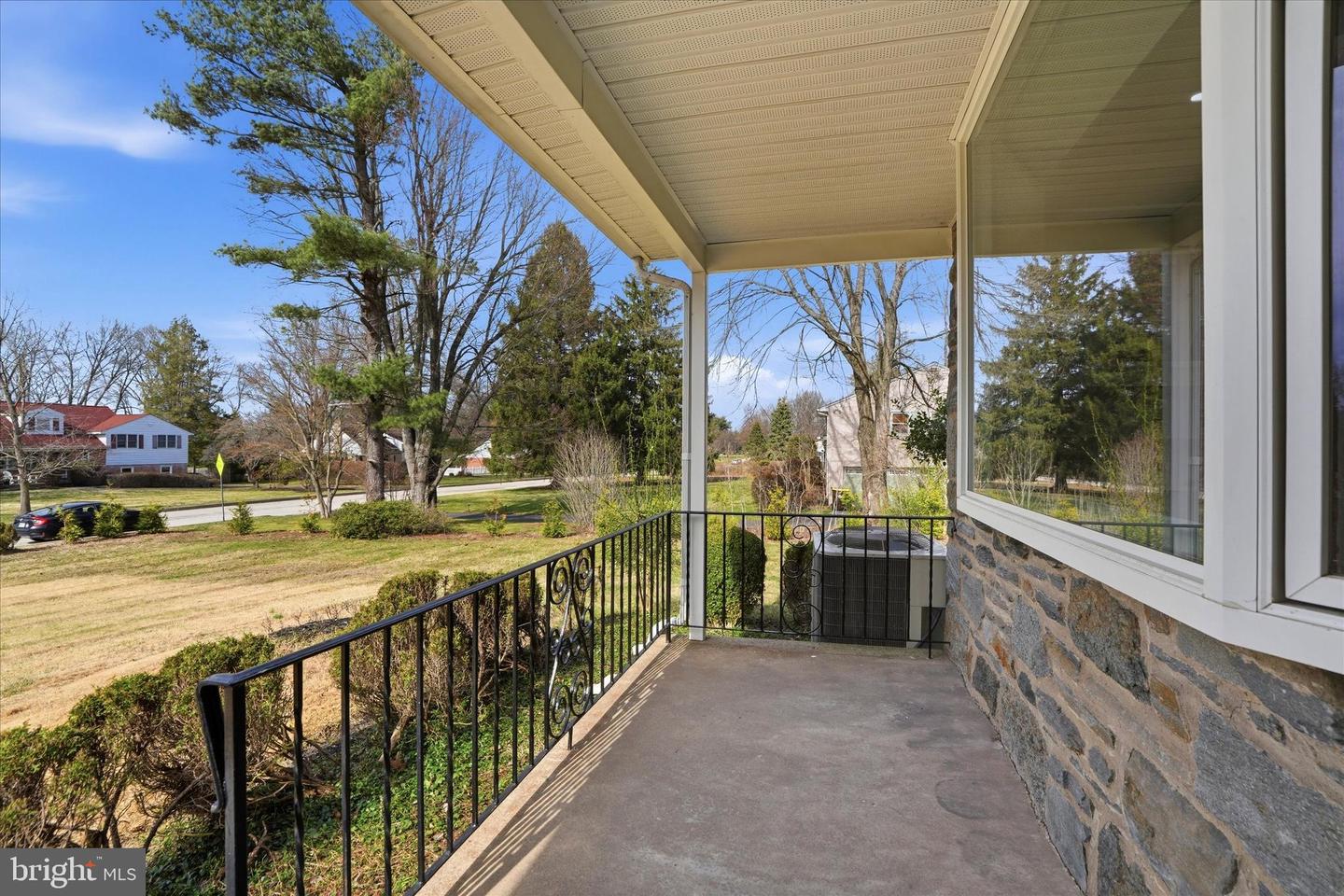 898 Crestline Dr Property Photo 4