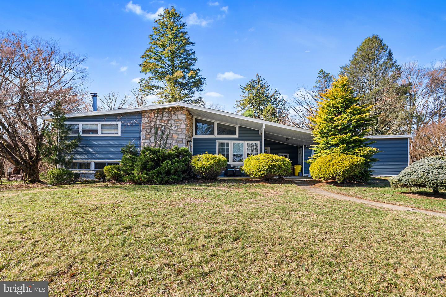 8308 Cobden Rd Property Photo 1