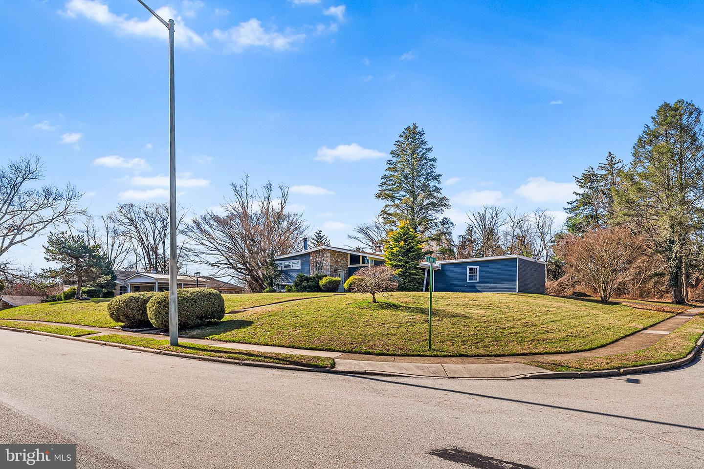 8308 Cobden Rd Property Photo 3