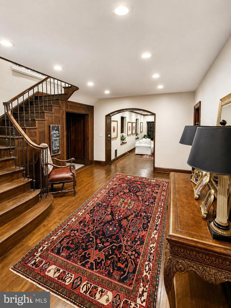 1319 Remington Rd Property Photo 6