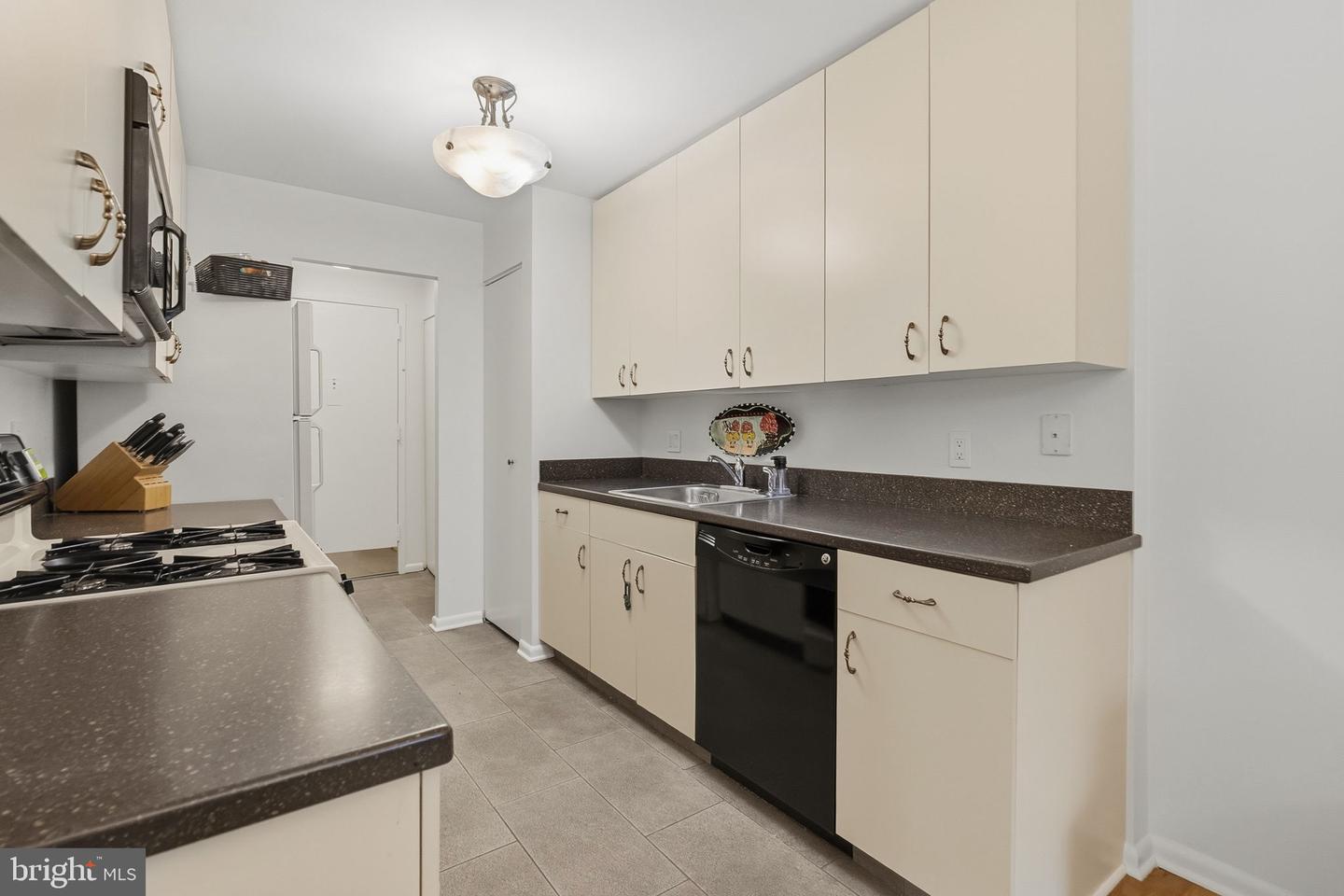 1655 Oakwood Dr #n205 Property Photo 13